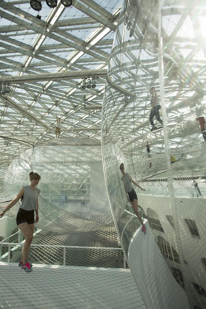 tomas-saraceno-in-orbit-installation-at-k21-standehaus