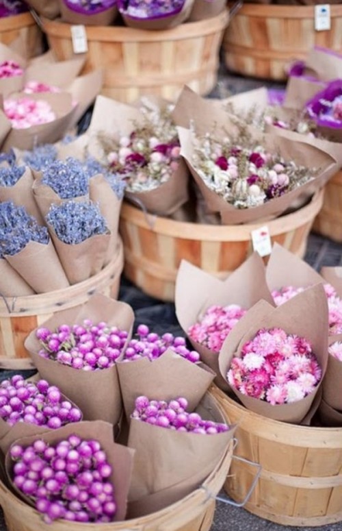 very-quick-diy-paper-cones-for-rose-petals-or-favors