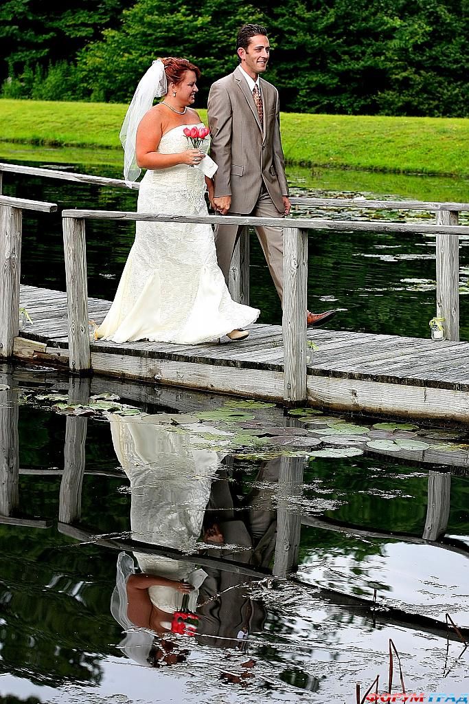 the-happy-couple-leaves-together-318