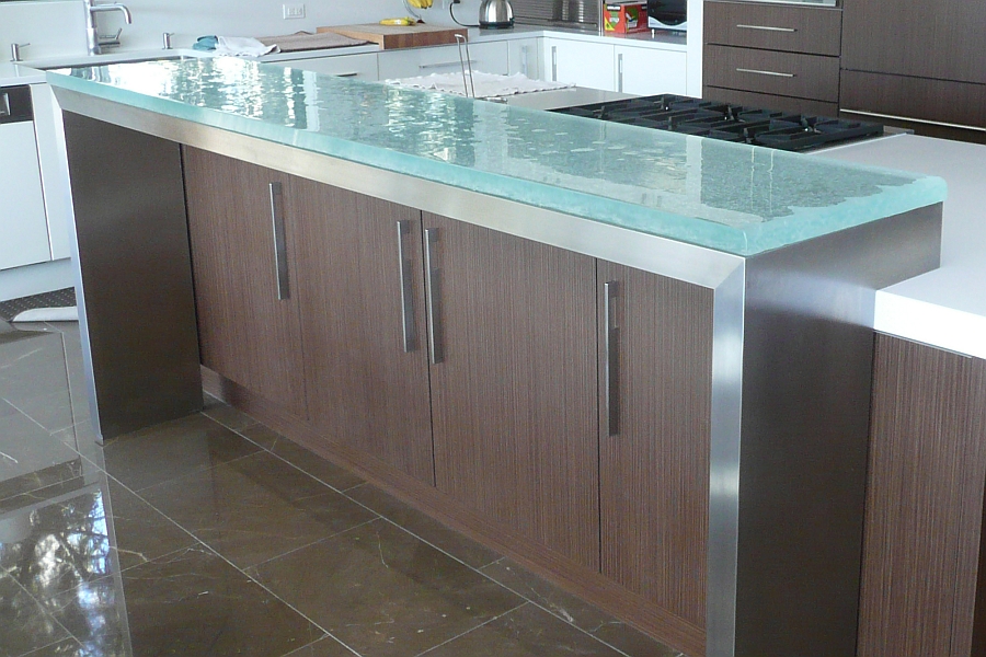 glass-countertops-kitchens-interview-06 303900