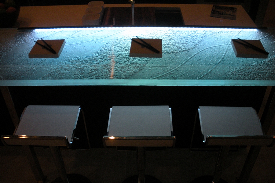 glass-countertops-kitchens-interview-08 72595