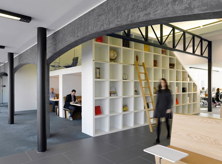 hill-knowlton-strategies-office-02