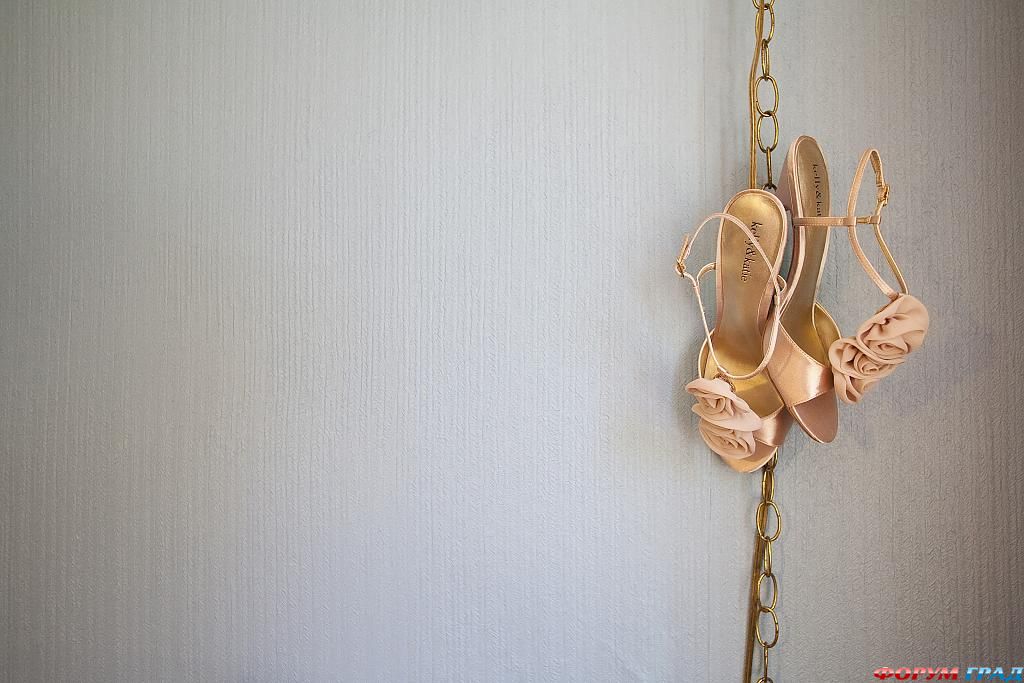 Для ножек невесты