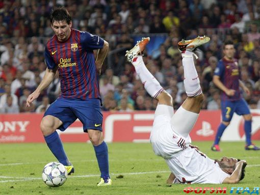 Милан проиграл дома  Барселоне