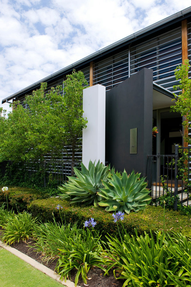 mosman-teak-house