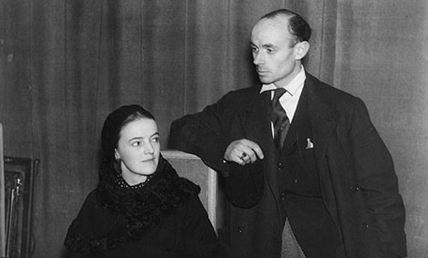 Британский художник Бен Николсон со своей второй женой скульптором Барборой Хэпуорт
