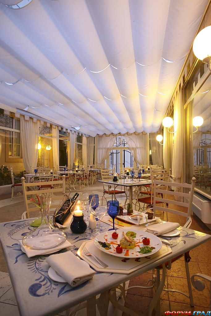 Ресторан в отеле Byblos Art