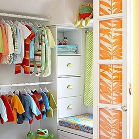modern-kids-closet-organized-09