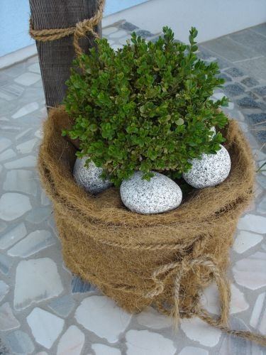 beautiful-decorate-garden-stones-03