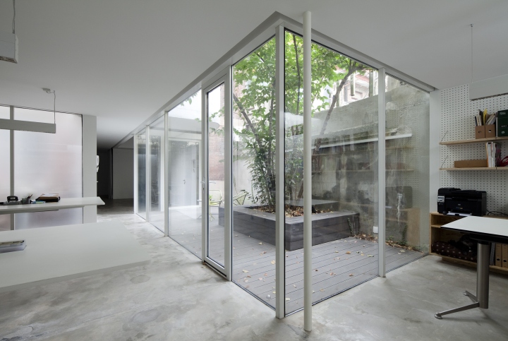 around-tree-office-04 895683