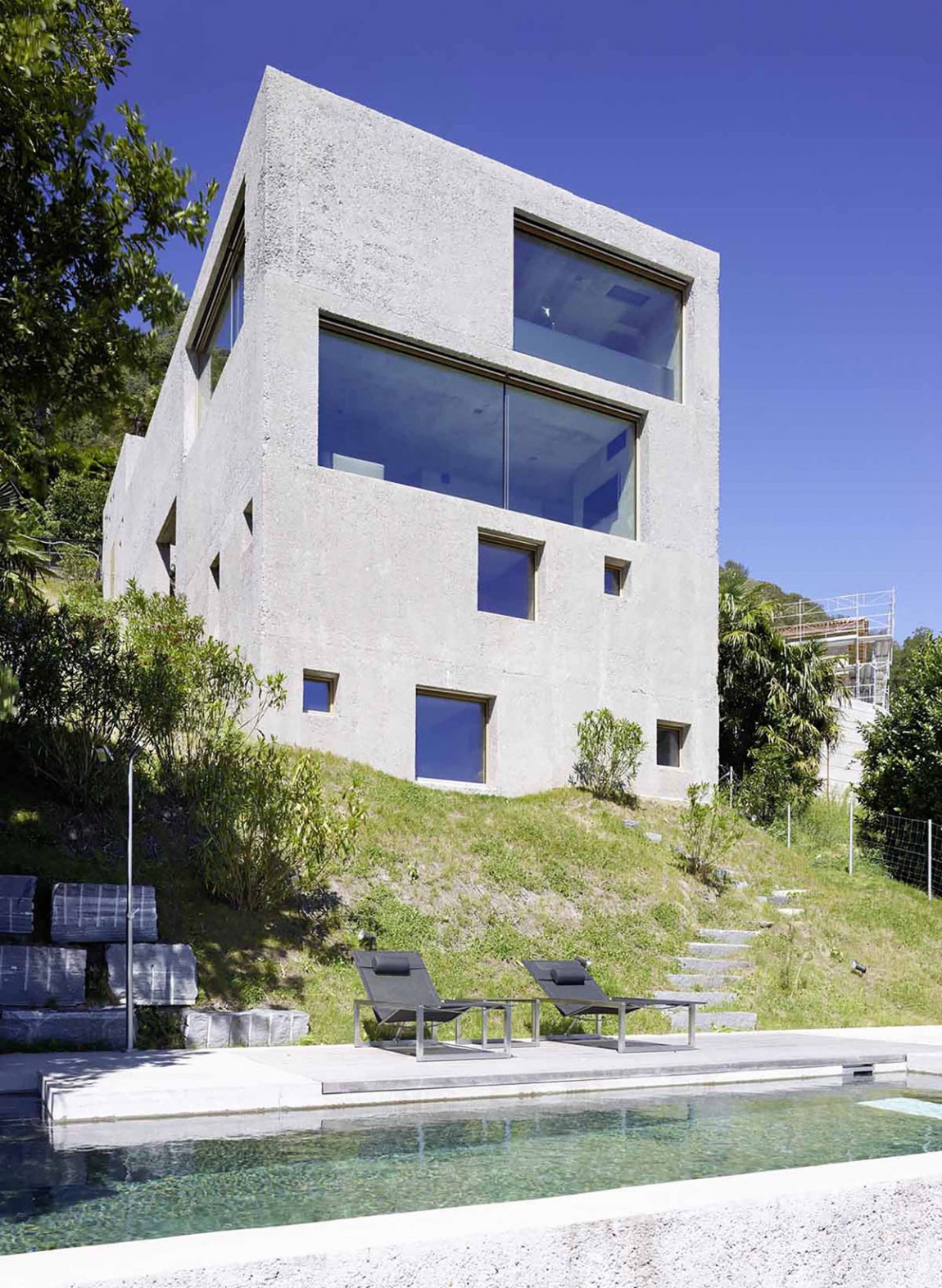 Фасад дома из бетона в Бриссаго, Швейцария