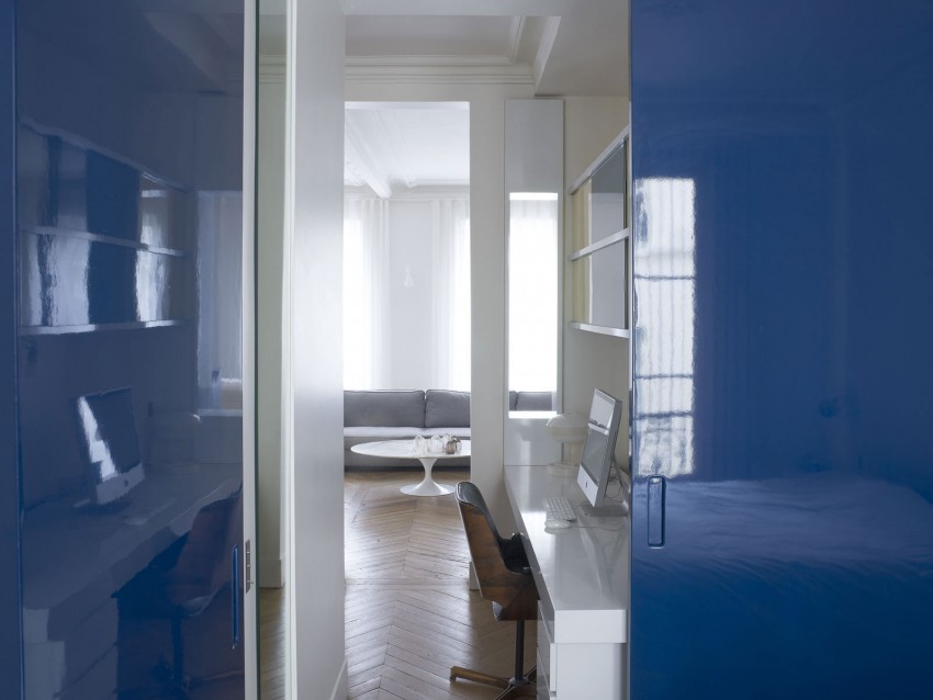 Синие двери разделяют пространство Rue Semard