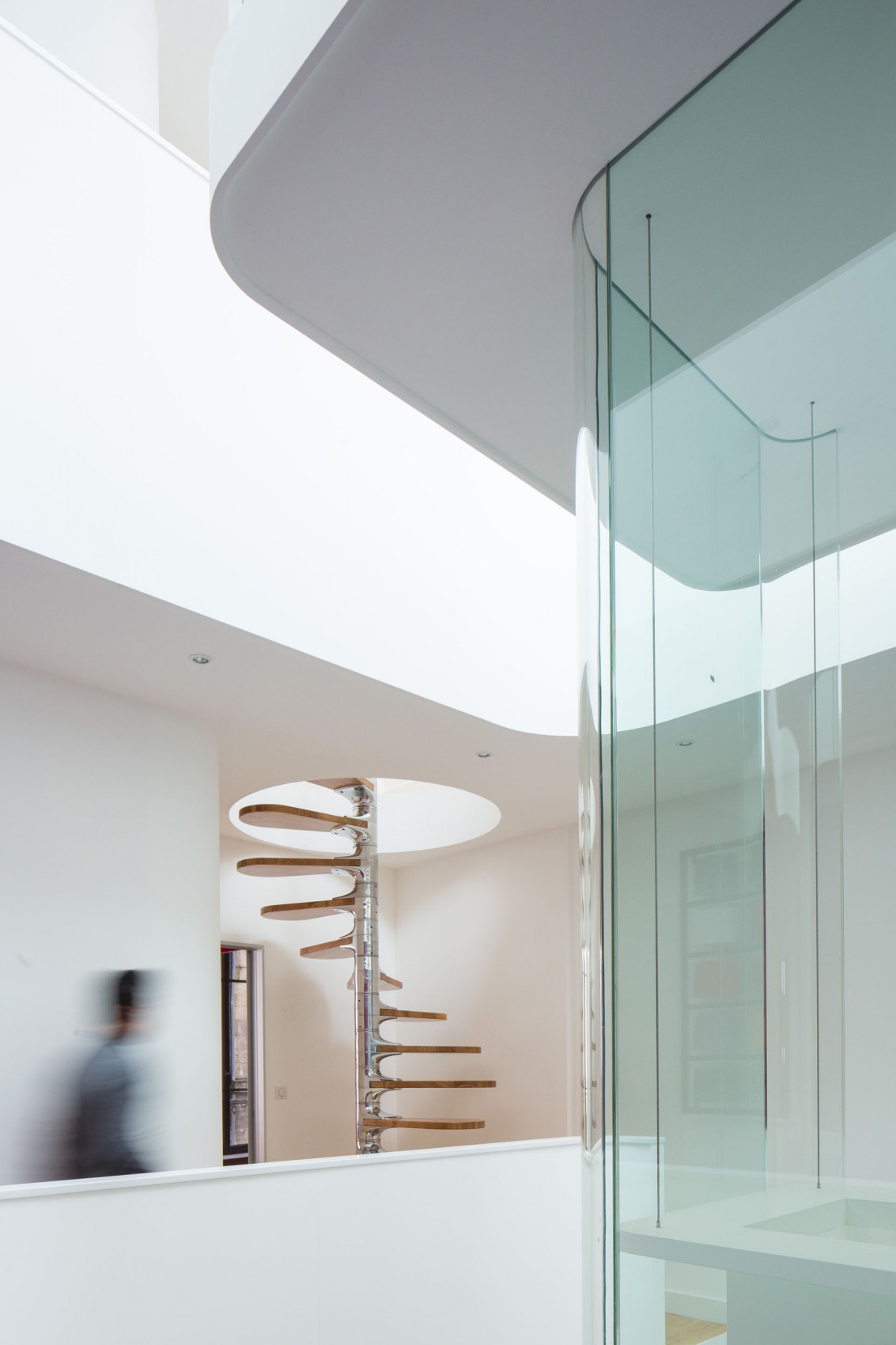 Винтовая лестница в интерьере «Белого дома» в Ла-Рошели