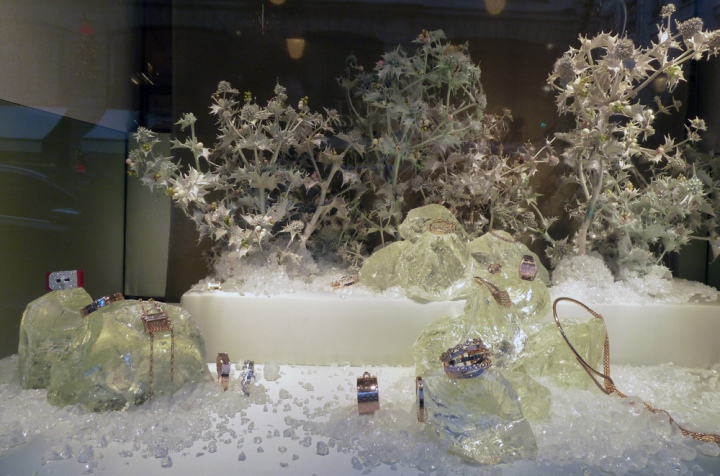 hermes-christmas-windows-and-advent-calendar-paris-06