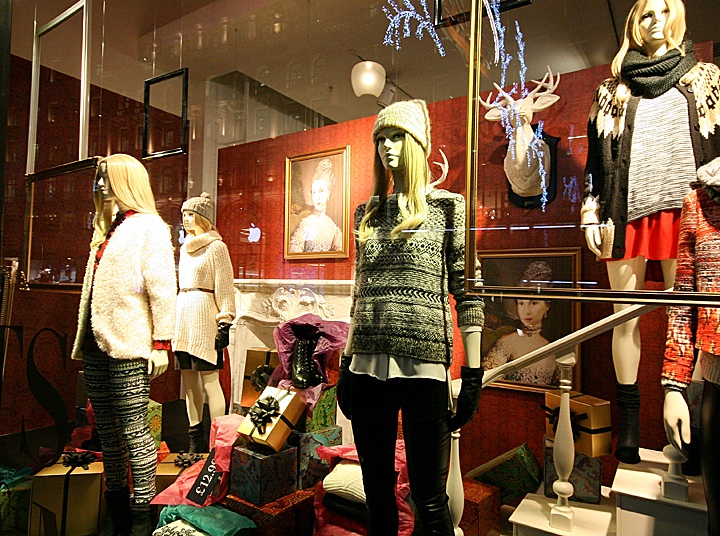 hm-windows-winter-london-05