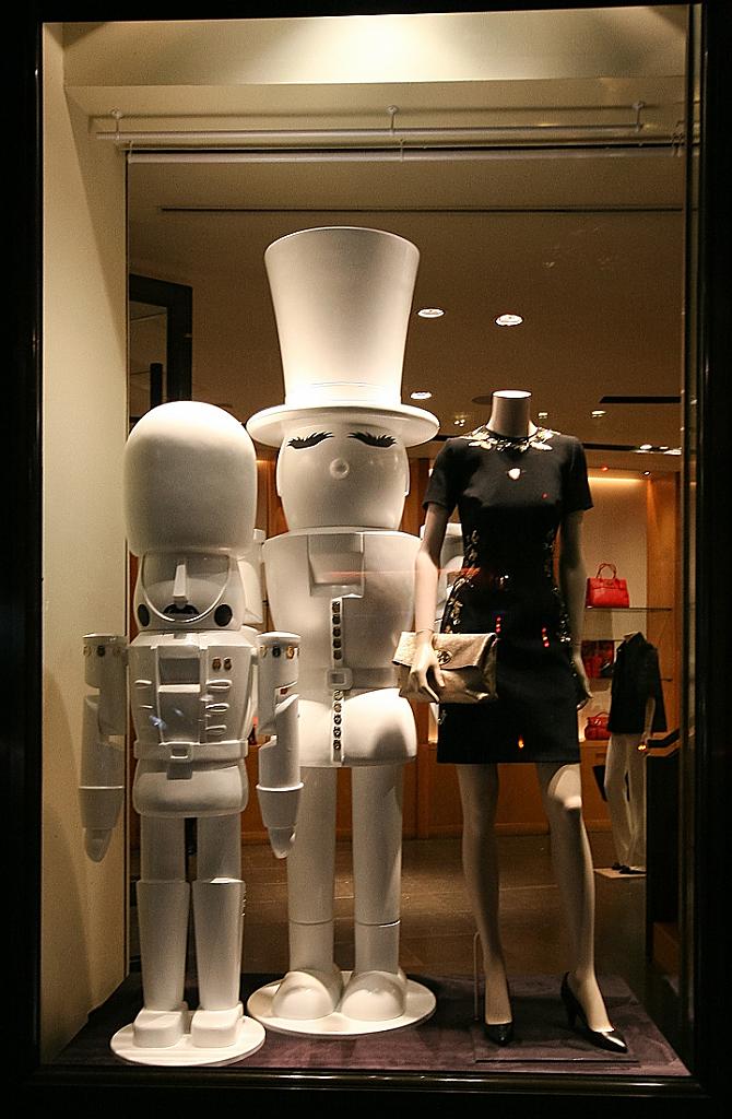 mulberry-windows-winter-london-03