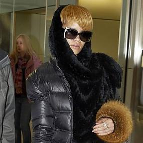 Rihanna-fur-cuffs-puffy-coat-heathrow-airport-06