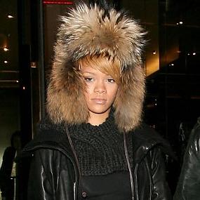 Rihanna-fur-hat-07