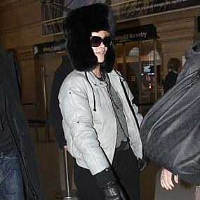 Rihanna-newspaper-print-pants-02