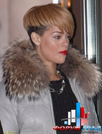 Rihanna-newspaper-print-pants-07