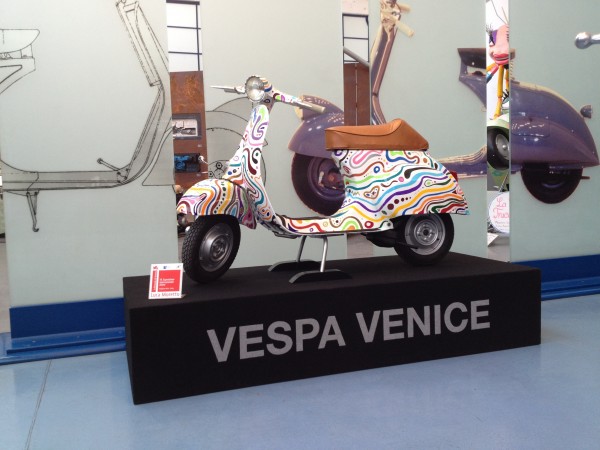 Расписанный мотороллер «Vespa» от Luke Moretto