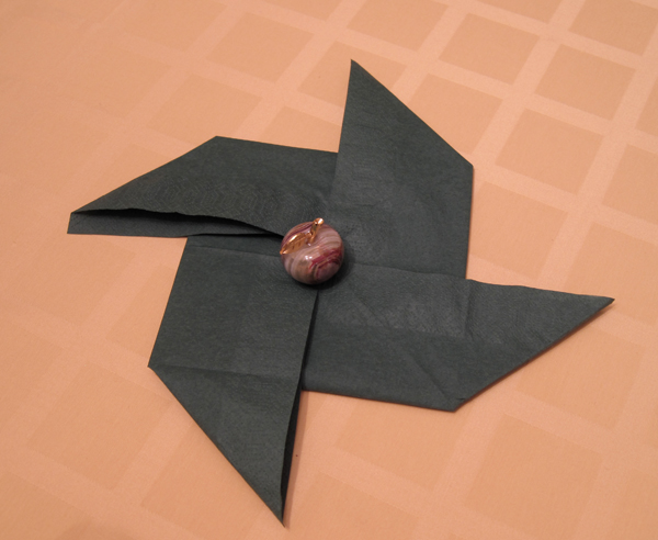 Как красиво сложить салфетки