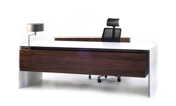 massive-executive-desk-03