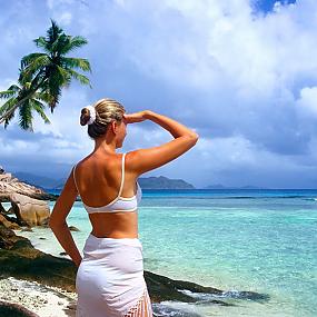 где позагорать поздней осенью