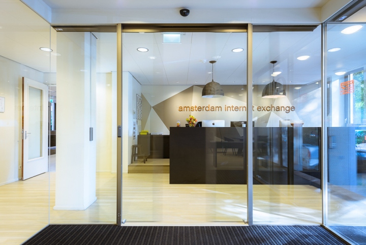 ams-ix-office-02