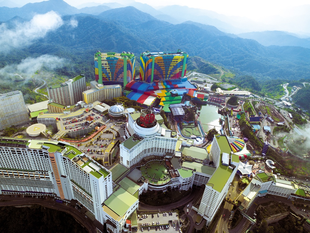 colourful-giant-hotel-08