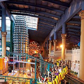 colourful-giant-hotel-19