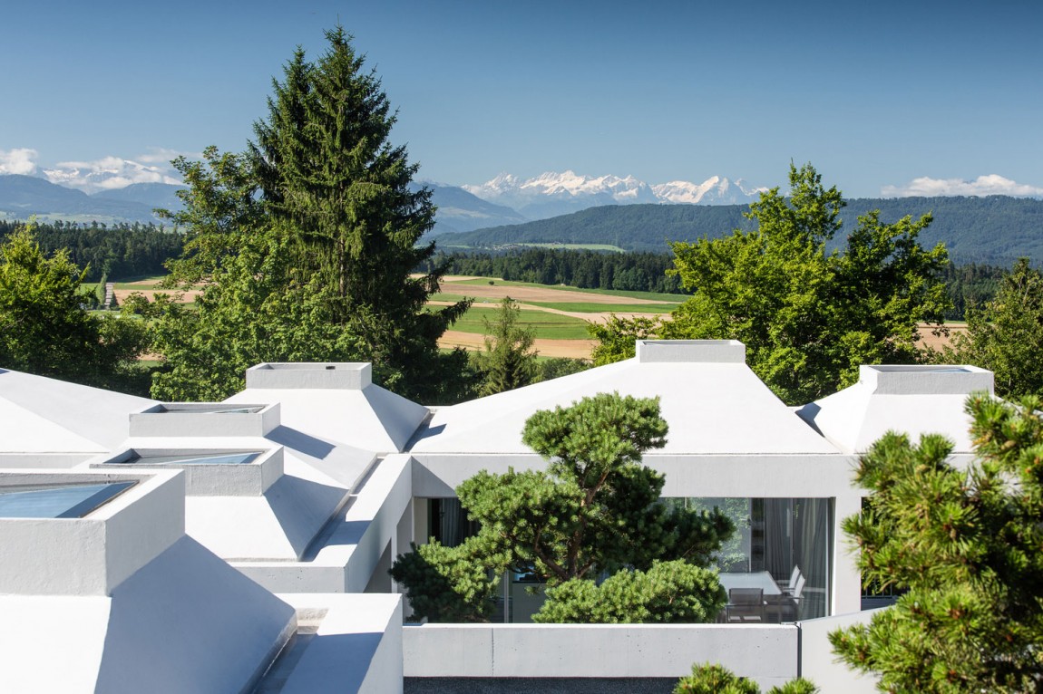 Элегантный дизайн виллы 4 Courtyard Houses в современном минимализме в Швейцарии