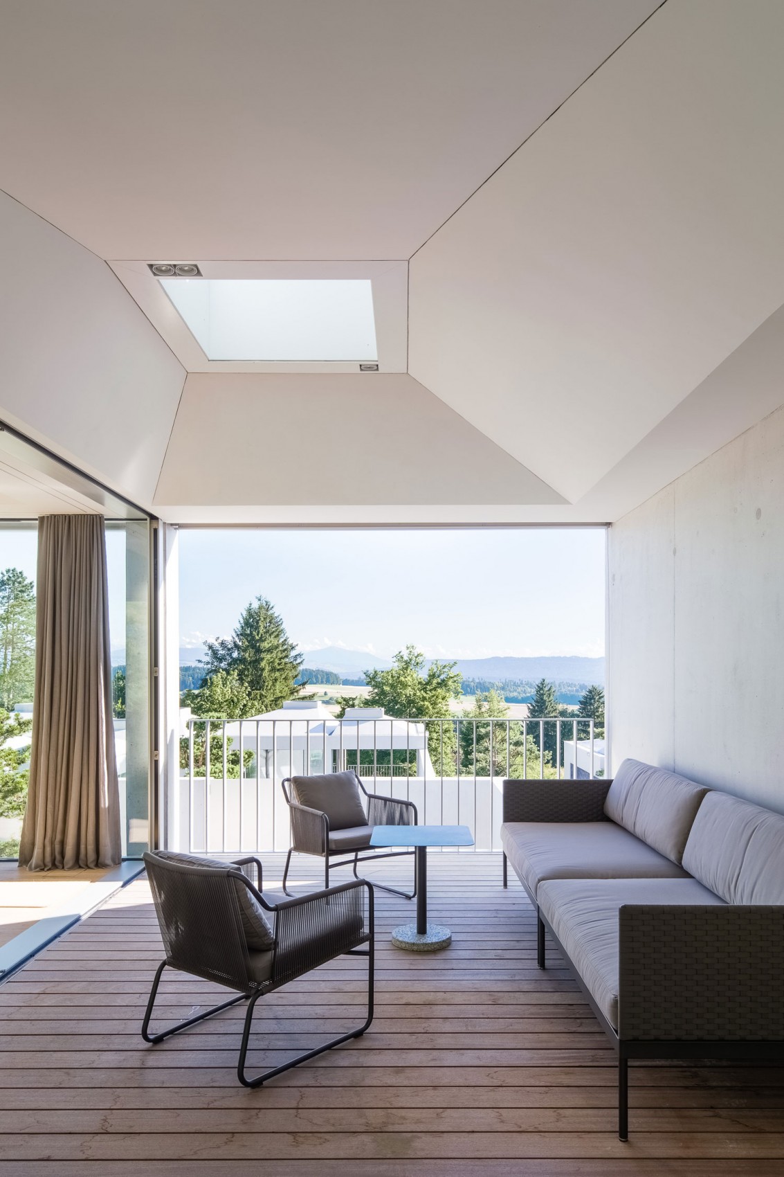 Элегантный дизайн виллы 4 Courtyard Houses в современном минимализме в Швейцарии