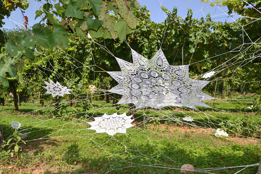 crochet-lace-street-art-11