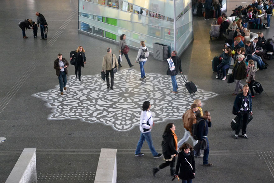 crochet-lace-street-art-15