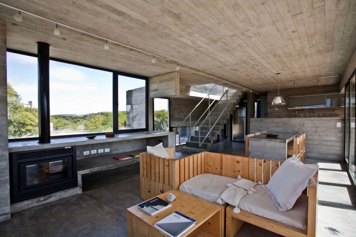 Светлый и просторный дом House On The Beach на морском побережье в Буэнос-Айресе