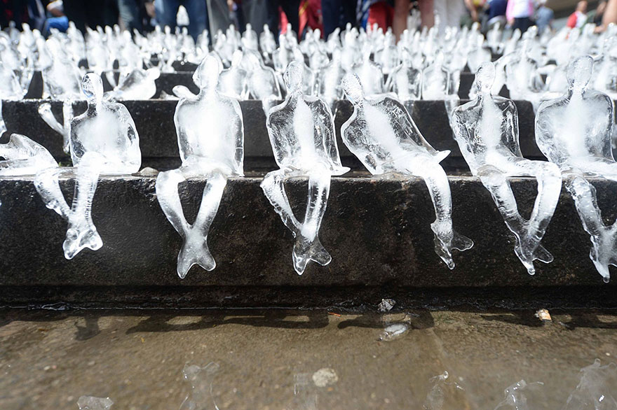 monument-ice-sculptures-05