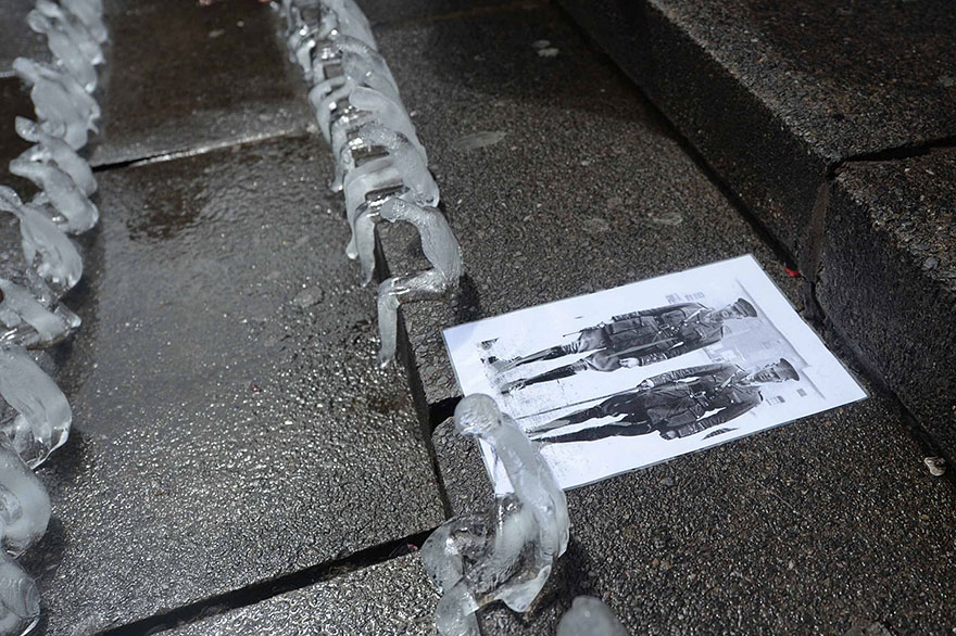 monument-ice-sculptures-07