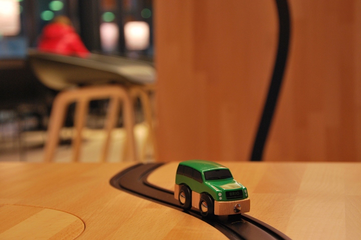 motorway-restaurant-04