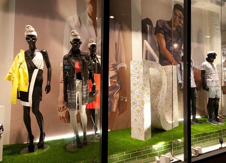 river-island-windows-london-01