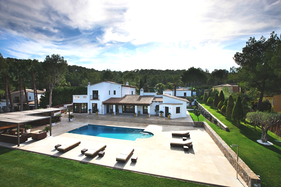 santa-ponsa-villa-by-curve-interior-design