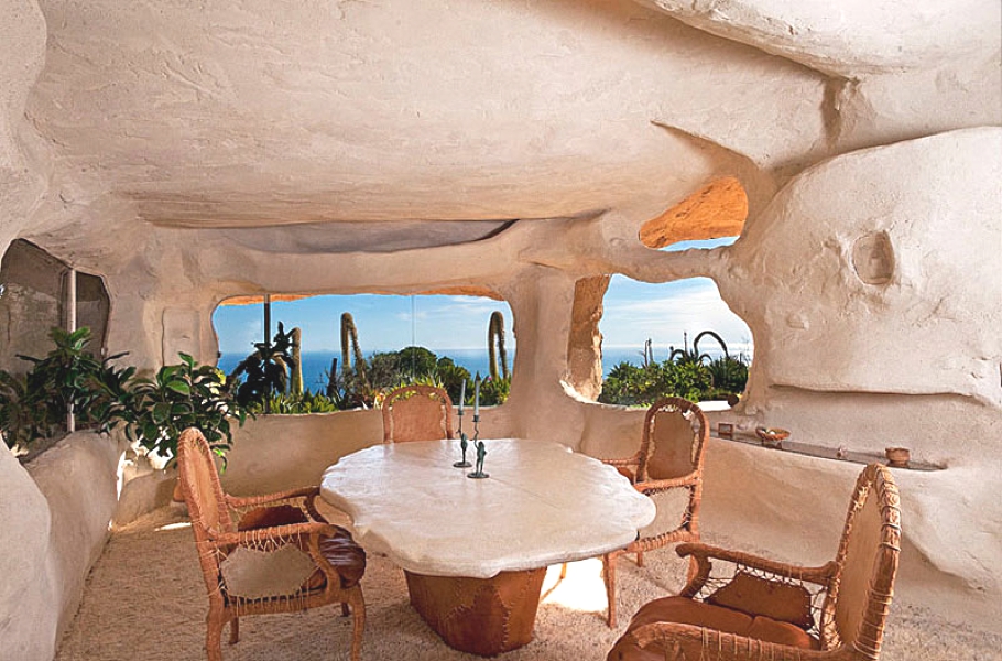 flintstones-style-malibu-retreat-01
