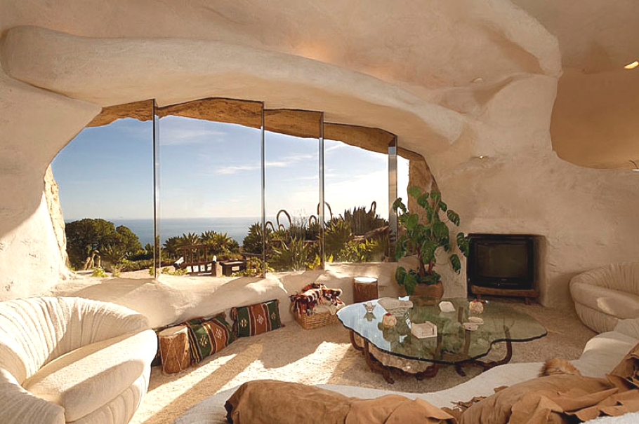flintstones-style-malibu-retreat-02