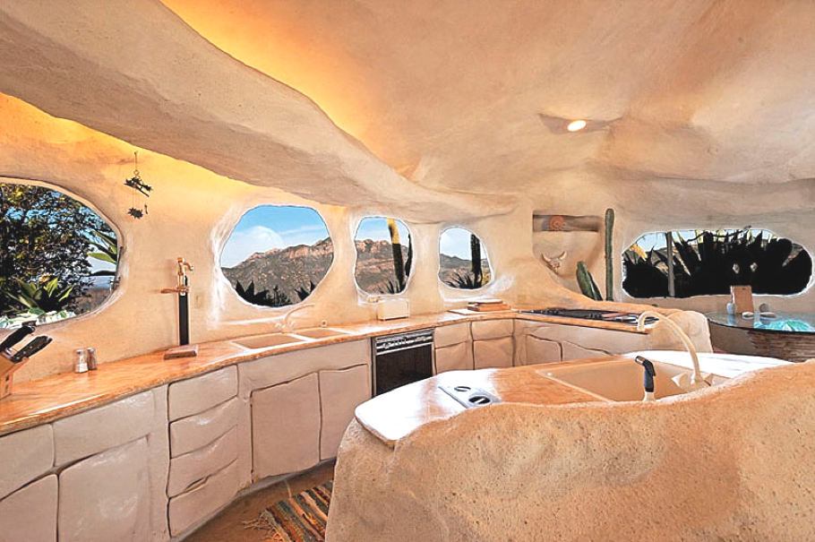 flintstones-style-malibu-retreat-05