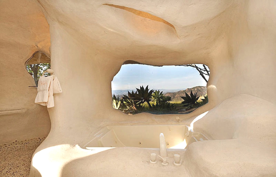 flintstones-style-malibu-retreat-11
