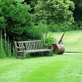 bench-in-the-garden-03