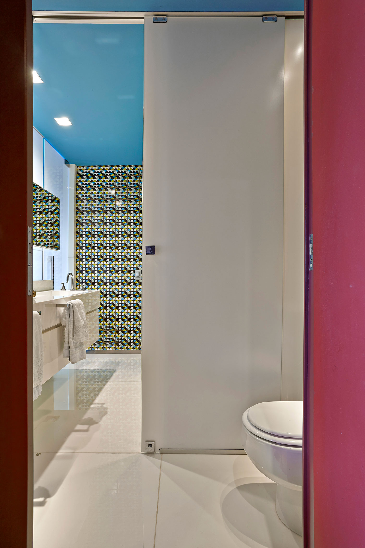 bright-apartment-by-gislene-lopes-17