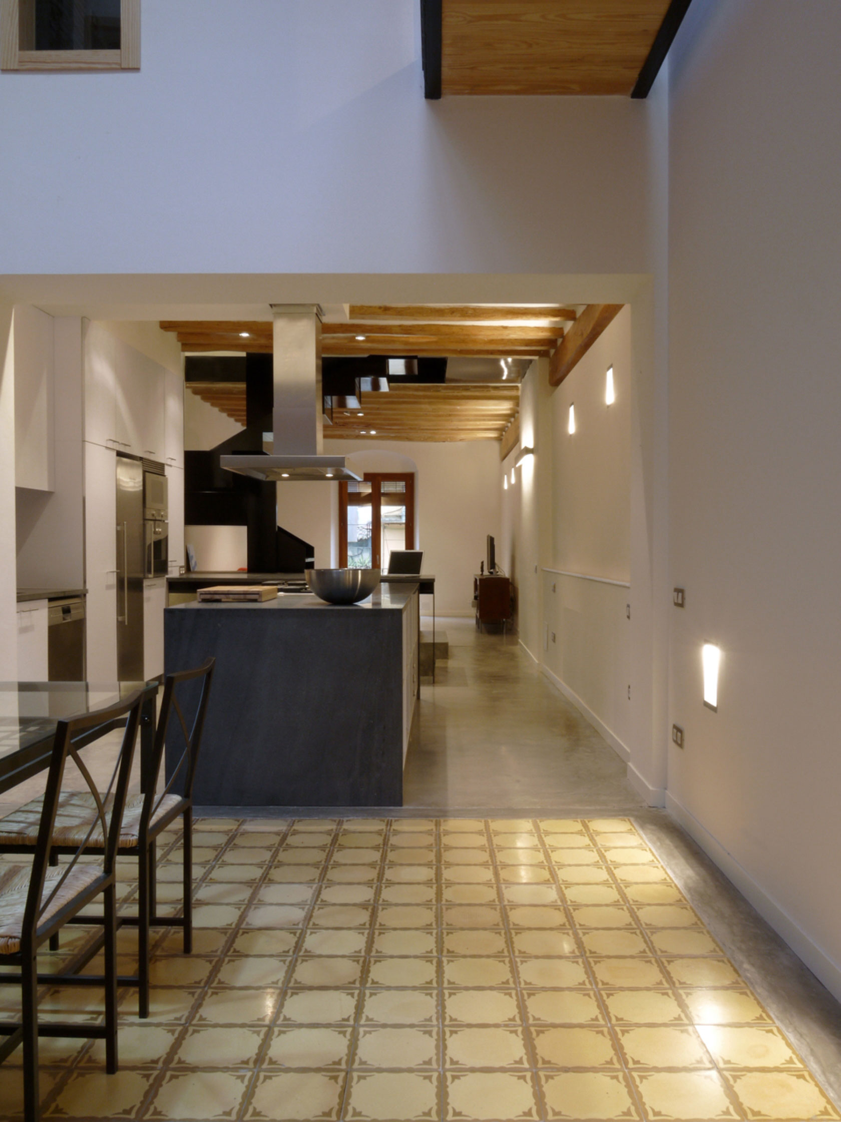 can-badia-house-renovation-by-saizverdoux-arquitectos-02