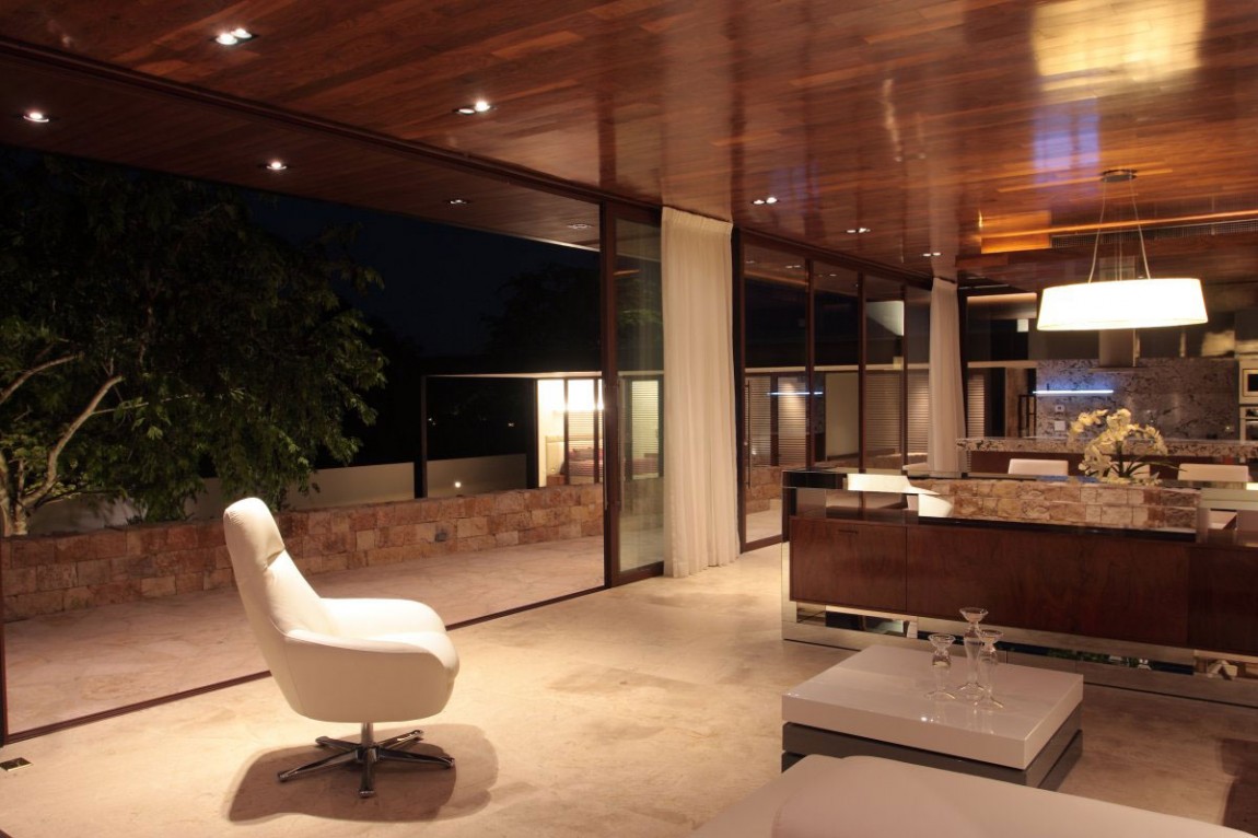 Частный особняк с личным полем для гольфа от Augusto Quijano Arquitectos, Mérida, Yucatán, Мексика