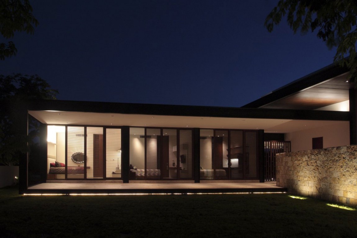 Частный особняк с личным полем для гольфа от Augusto Quijano Arquitectos, Mérida, Yucatán, Мексика